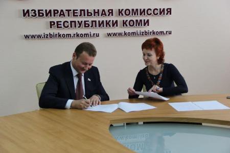 А.А. Андреев сдал в избирательную комиссию документы для регистрации в качестве кандидата на должность главы Республики Коми