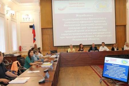 Кандидат в губернаторы Псковской области от КПРФ Александр Рогов: «Время выделено, но в Москве приказали распределить на утренние часы»