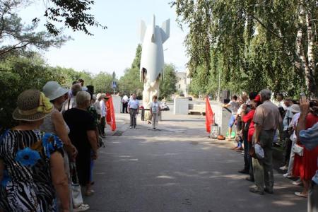 Коммунисты почтили память жертв бомбардировки Сталинграда