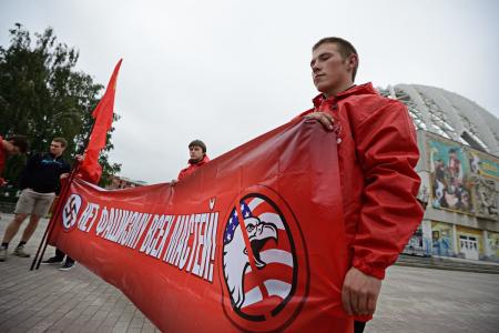 Свердловские комсомольцы приняли участие в марше «Антикапитализм-2014»