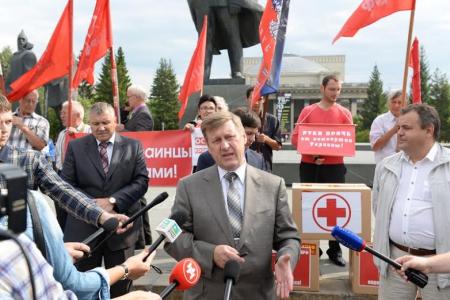 Новосибирск. Анатолий Локоть поприветствовал автопробег «От моря до моря»: Сибиряки помогут братскому народу