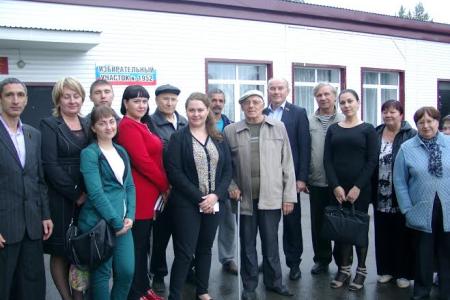 Дождь - не помеха встрече с избирателями. Завершение поездки депутата-коммуниста Вячеслава Тетекина по Тюменской области