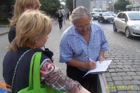 «Фашизму на земле места нет!». В Калининграде прошел пикет в поддержку Новороссии