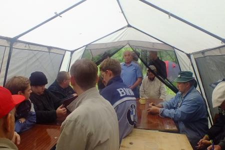 Алтайские комсомольцы осваивали марксизм и учились стрелять в летнем лагере