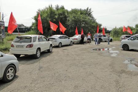 Амурская область. В Благовещенске продолжилась серия автопробегов, посвященных городскому бездорожью