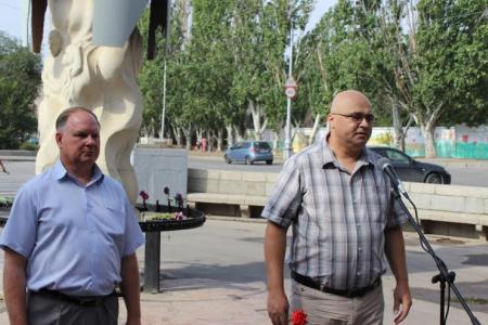 Коммунисты почтили память жертв бомбардировки Сталинграда