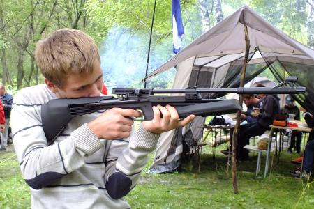 Алтайские комсомольцы осваивали марксизм и учились стрелять в летнем лагере