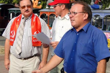 Россию и Украину – не разделить! В Курске прошел пикет в поддержку Новороссии и отечественных товаропроизводителей