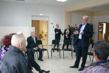 Дождь - не помеха встрече с избирателями. Завершение поездки депутата-коммуниста Вячеслава Тетекина по Тюменской области