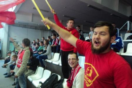 Красивый футбол и хамство болельщиков: В Новосибирске прошли матчи между «Сибиряком» и МФК КПРФ
