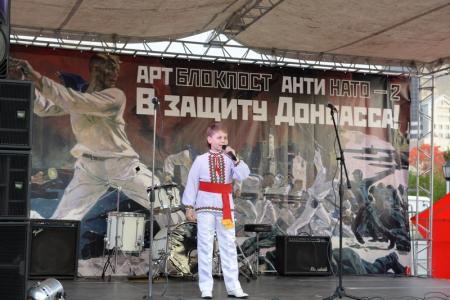 Требуем признать независимость Новороссии! В Новосибирске прошел арт-блокпост «АнтиНАТО-2» в поддержку Донбасса