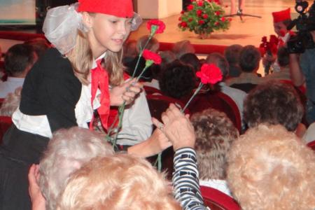 «Нам есть, чем гордиться!». Торжественный концерт в честь 95-летия Саратовского комсомола