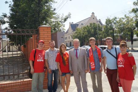 В Краснодаре состоялся массовый пикет в поддержку Новороссии