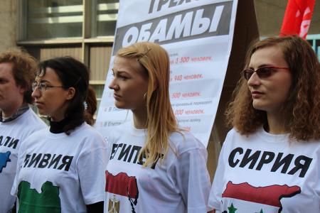 «Красная Москва-КПРФ» переехала Обаму телегой. Театрализованный митинг столичных коммунистов