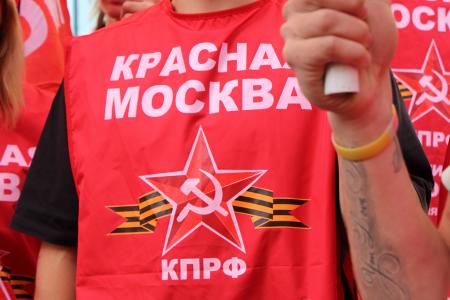 «Красная Москва-КПРФ» переехала Обаму телегой. Театрализованный митинг столичных коммунистов