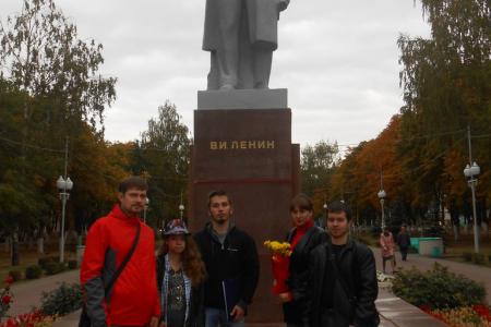 "Ленин с нами!". По многим городам и селам Центральной России проводятся пикеты возле памятников В.И. Ленину в знак солидарности с харьковчанами против фашистской хунты и вандализма
