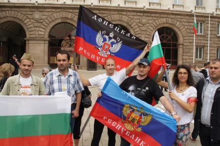 "Киев, одумайся!". В Болгарии прошла массовая акция против карательной операции на Донбассе