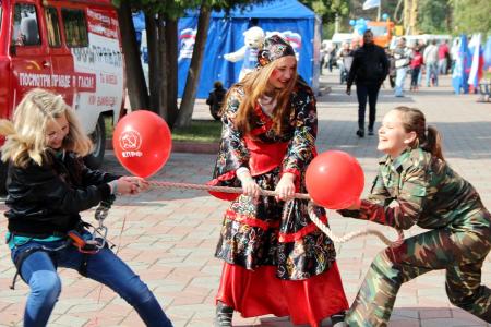 Челябинск. Коммунисты приняли участие в ежегодном общественно-политическом вернисаже
