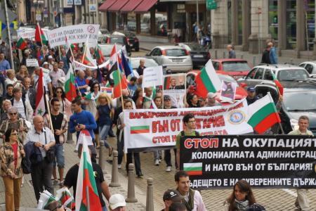 "Киев, одумайся!". В Болгарии прошла массовая акция против карательной операции на Донбассе