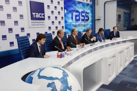 «На выборах мы боремся против союза оффшорной олигархии, криминального чиновничества и либеральных фанатиков»