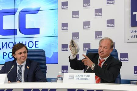 «На выборах мы боремся против союза оффшорной олигархии, криминального чиновничества и либеральных фанатиков»