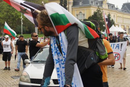 "Киев, одумайся!". В Болгарии прошла массовая акция против карательной операции на Донбассе