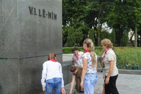 Иркутские пионеры нанесли "визит дружбы" в социалистический Вьетнам