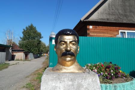 В Новосибирске появился памятник Сталину