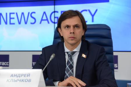«На выборах мы боремся против союза оффшорной олигархии, криминального чиновничества и либеральных фанатиков»