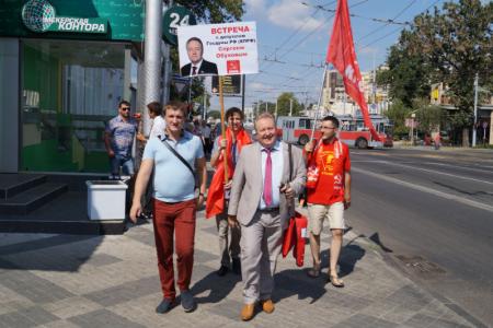 В Краснодаре состоялся массовый пикет в поддержку Новороссии
