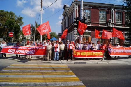 В Краснодаре состоялся массовый пикет в поддержку Новороссии