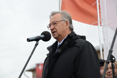«Склоняем головы в память о мужественных защитниках Советской Конституции»