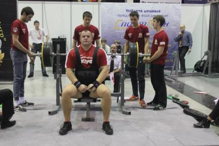 Денис Оглоблин из Спортклуба КПРФ стал вице-чемпионом мира по жиму штанги лежа!