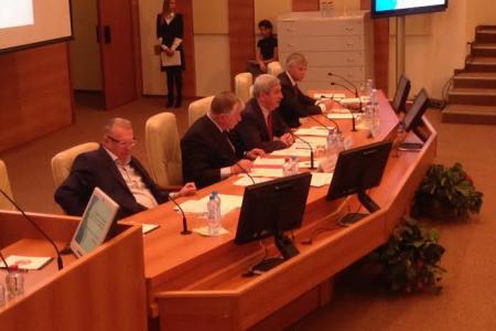 Иван Мельников открыл Парламентские слушания: Закон о промышленной политике должен стать правовой основой для перехода на новый технологический уклад