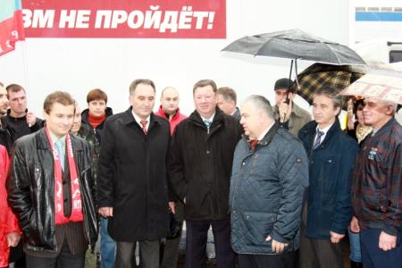 "В помощь сражающимся братьям Новороссии!". Коммунисты направили из Подмосковья девятнадцатый гуманитарный конвой