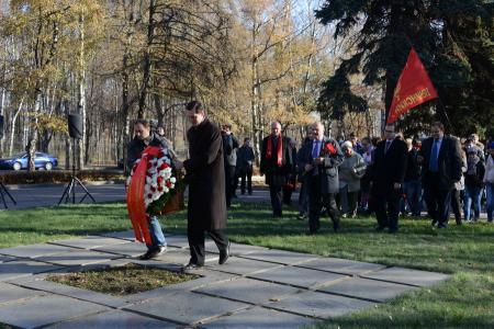 Г.А. Зюганов: «Я горжусь своей молодостью». В Москве прошло возложение цветов к памятнику первым комсомольцам