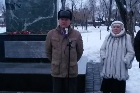 "Не расстанусь с комсомолом, буду вечно молодым!". Тюменские коммунисты отметили День комсомола
