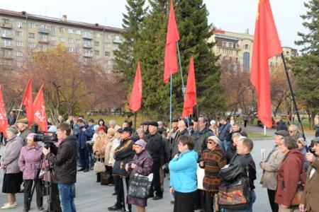 Новосибирск. Жители города почтили память защитников Верховного Совета