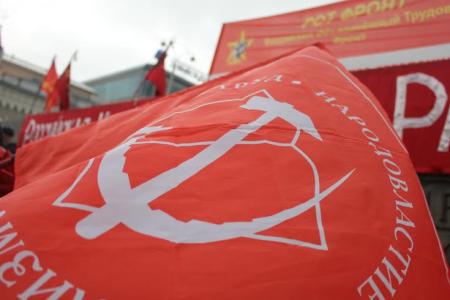 Не забудем! Не простим! Свердловские коммунисты почтили память защитников Белого Дома