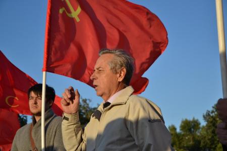 «Нет прощения палачам!». Митинг астраханских коммунистов в память о событиях октября 1993 года