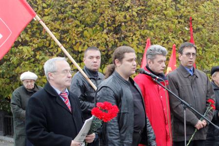 «Требуем суда над палачами!». Ярославские коммунисты организовали митинг памяти погибших в октябре 1993-го