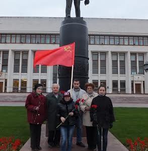 Калуга. Возложение цветов к памятнику В.И. Ленину