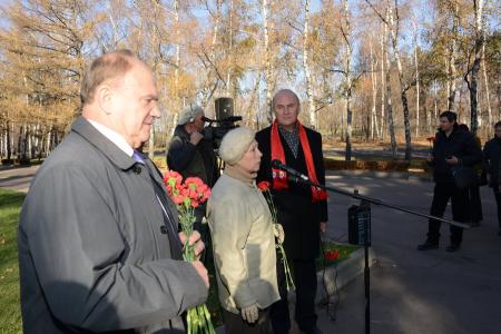 Г.А. Зюганов: «Я горжусь своей молодостью». В Москве прошло возложение цветов к памятнику первым комсомольцам