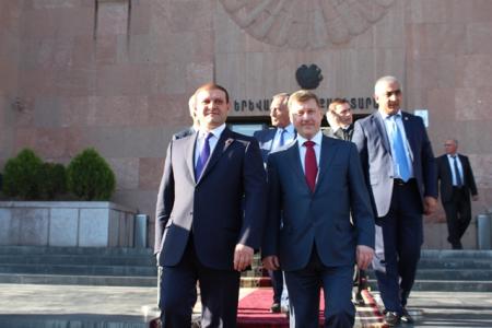 Анатолий Локоть подписал соглашение о побратимстве городов Новосибирска и Еревана