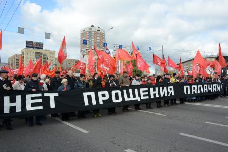 «Склоняем головы в память о мужественных защитниках Советской Конституции»