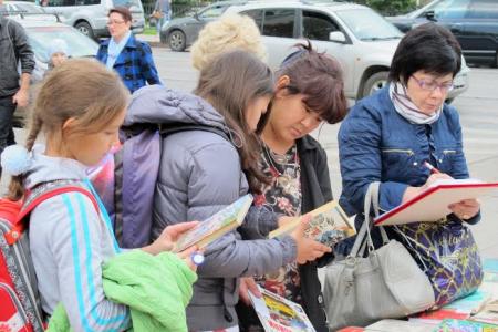 В Самаре продолжается акция «Книга против деградации» 