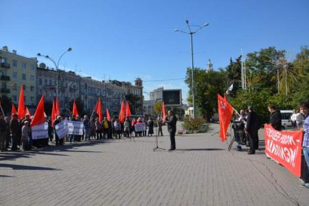 Ростовские коммунисты почтили память защитников Верховного Совета