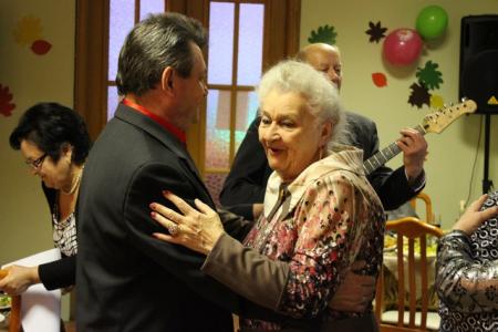 Магаданская область. Коммунисты организовали праздничный вечер в День пожилого человека