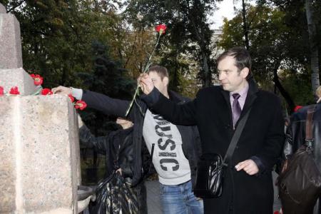 Помнить уроки черного октября 1993 года! В Воронеже прошел митинг в память о погибших защитниках Советской власти