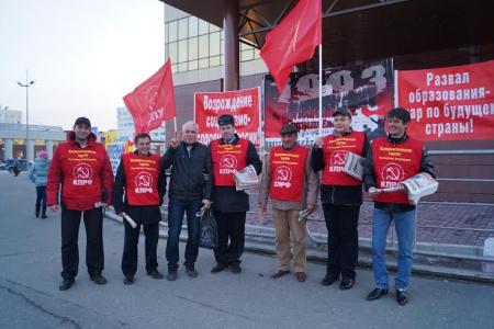Пикет в Новом Уренгое: "Мы жили в счастливой стране. Её растрелял Ельцин"